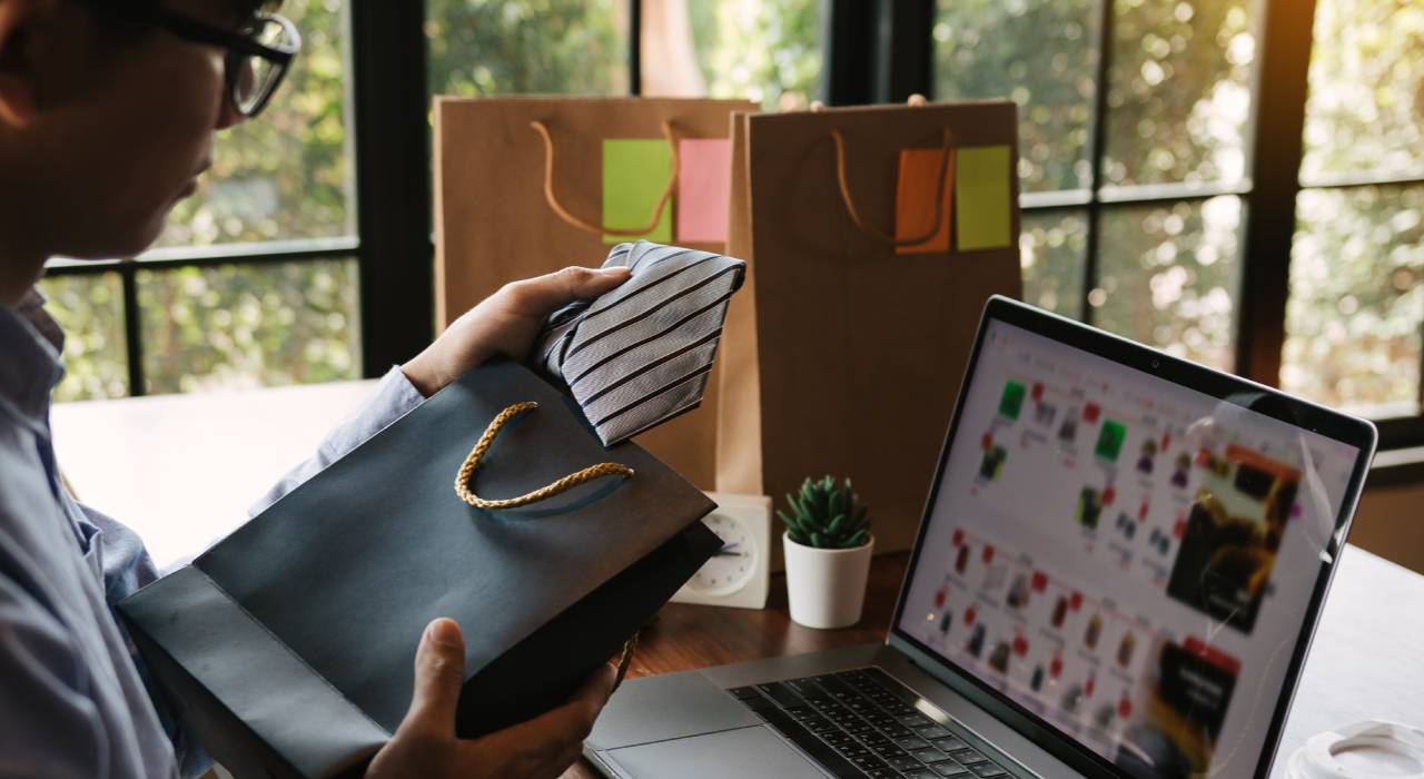 man-holding-a-gift-bag-with-a-necktie-inside