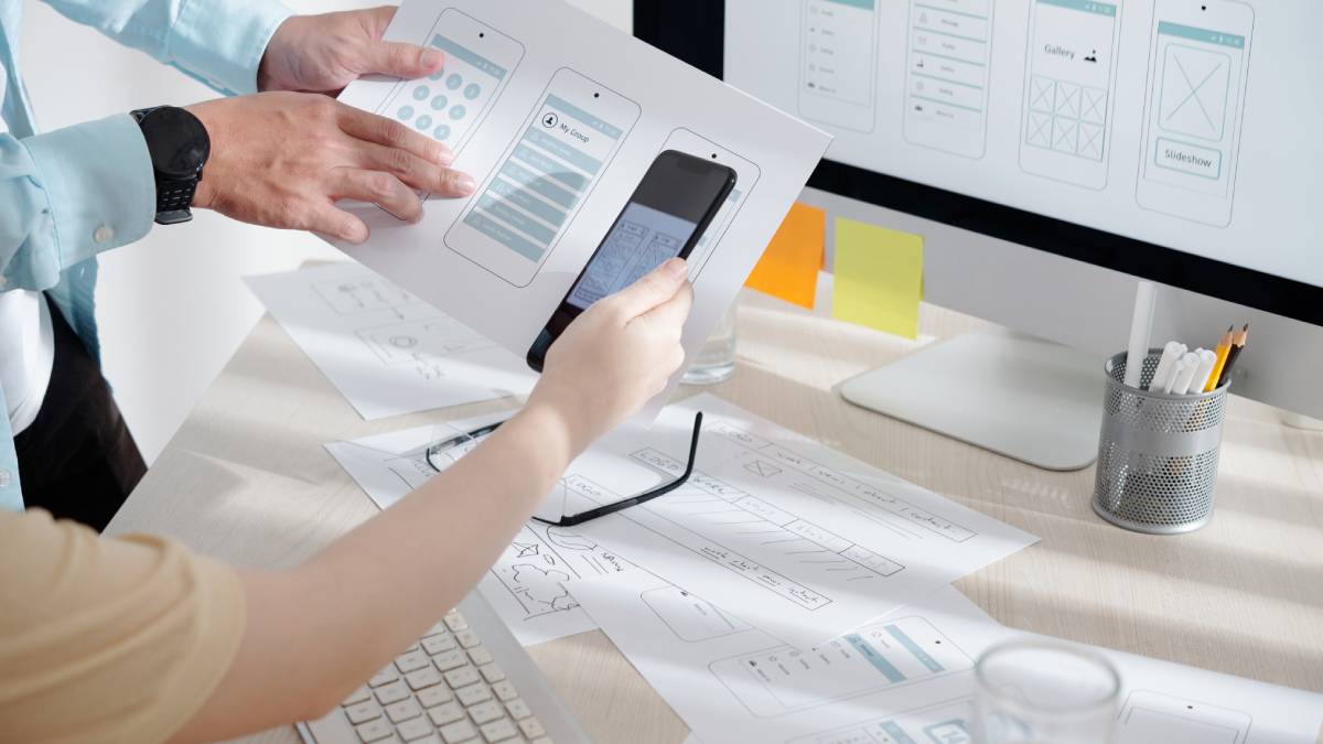 ui-designers-comparing-design-interface