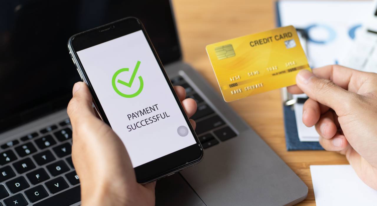 male-hands-holding-phone-with-online-payment